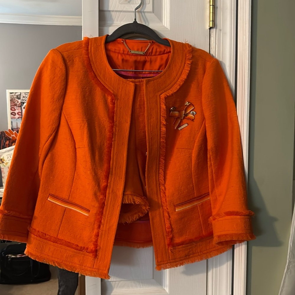 Trina Turk 2 piece Suit Set! Jacket and shorts size 6